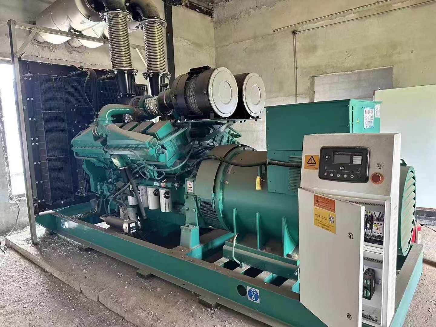 泸定无功补偿装置的性能评估需要考虑哪些因素？