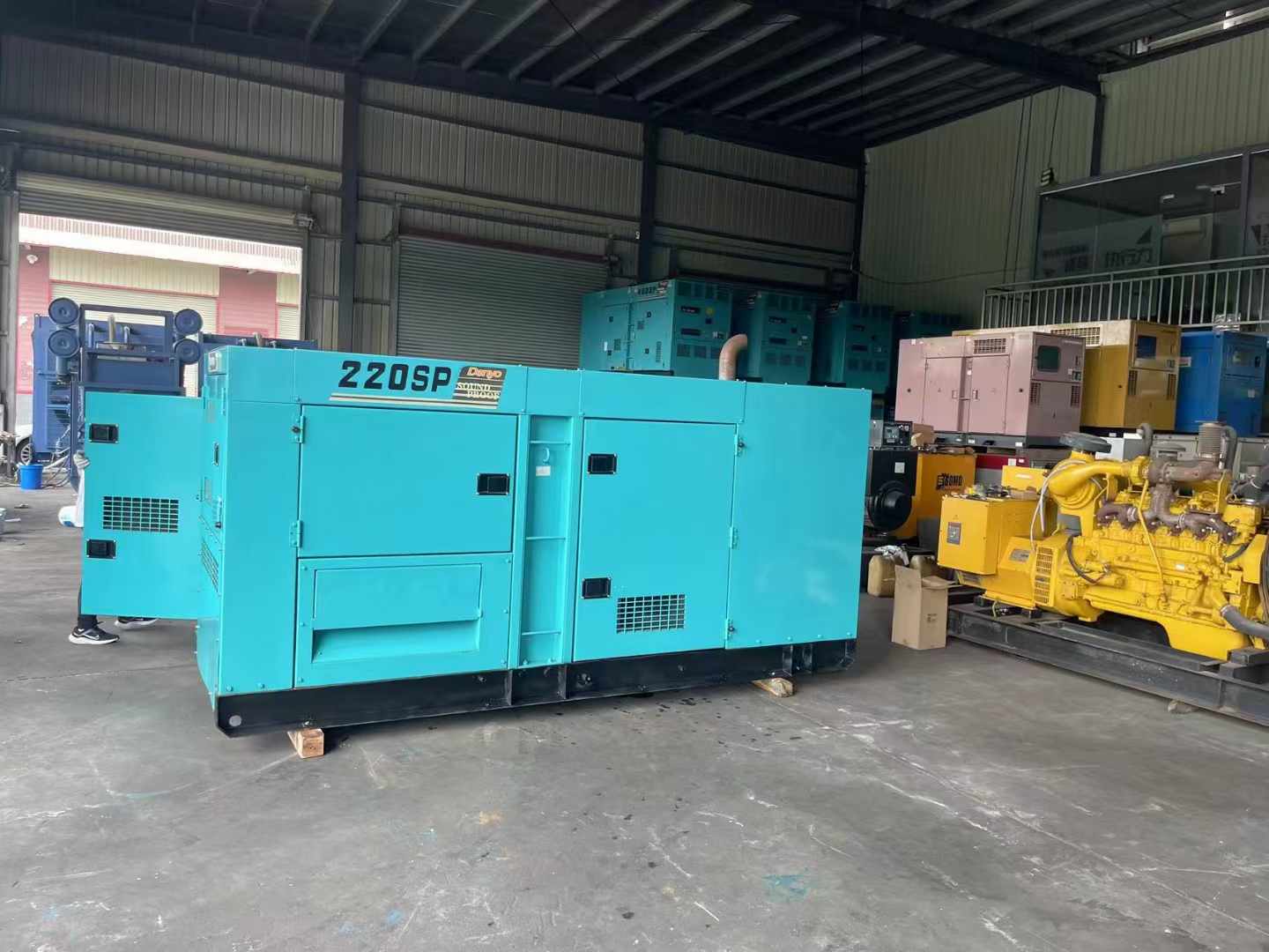 泸定柴油发电机组长期不间断运行时，如何监控其温度和压力？