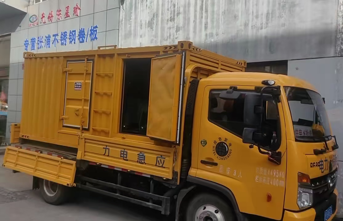 泸定柴油发电机组负载测试时应如何监控机组的运行状态？