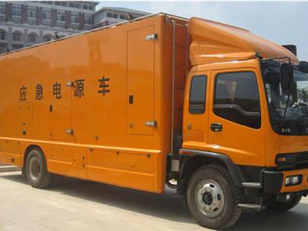 泸定冬季柴油发电机启动前，如何检查燃油系统中的积水？